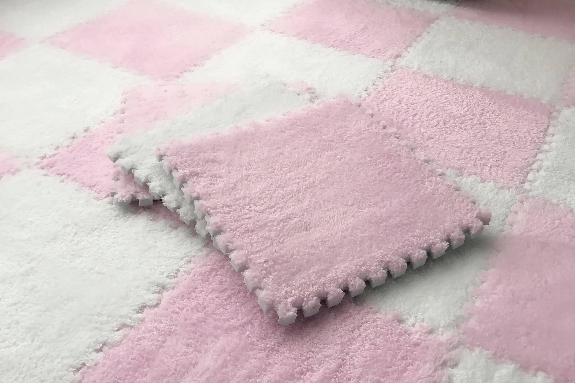 Cozy 30x30CM Soft Plush Rug for Kids - Versatile Play Mat & Puzzle Carpet for Bedrooms and Play Areas