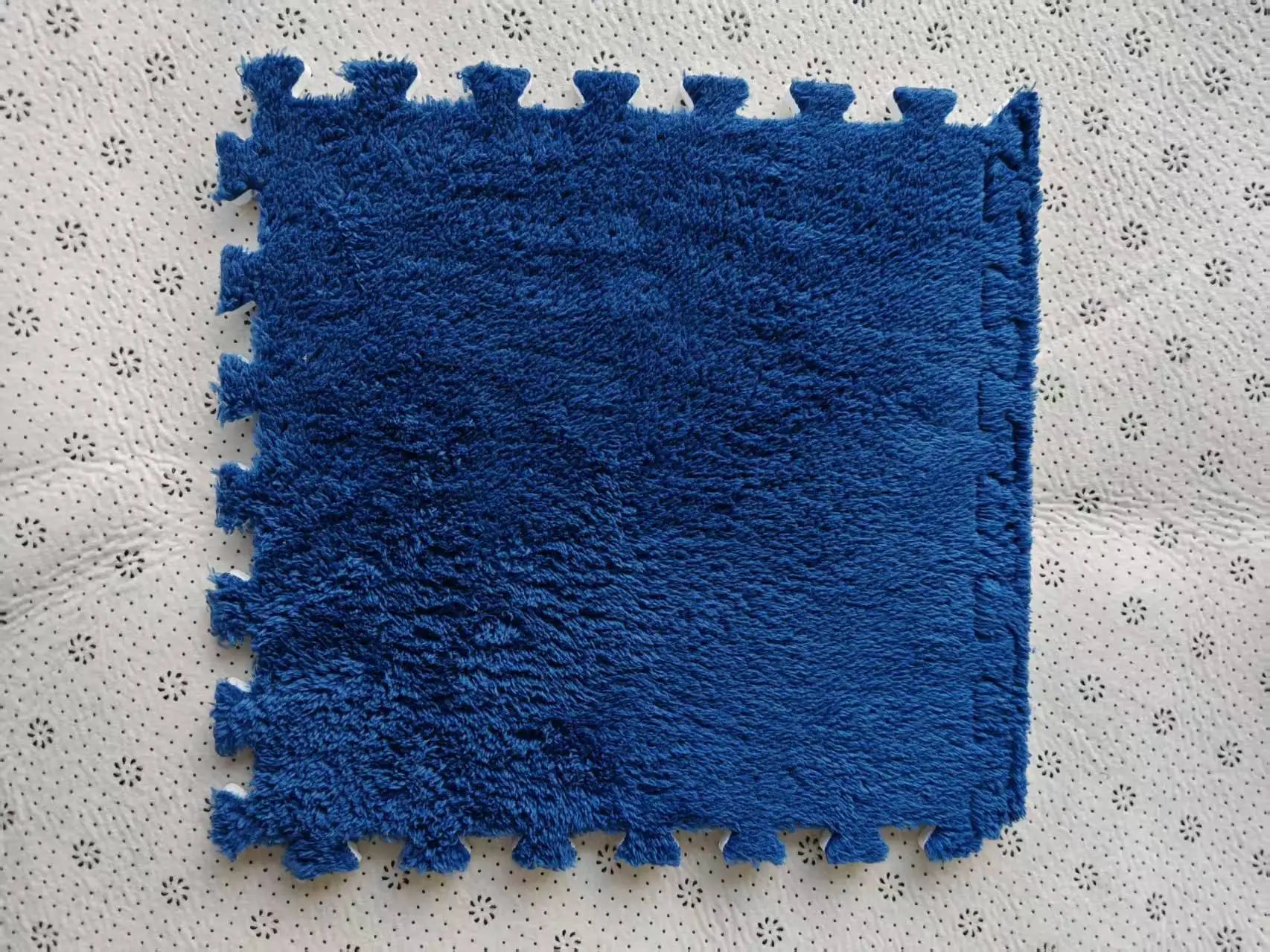 Cozy 30x30CM Soft Plush Rug for Kids - Versatile Play Mat & Puzzle Carpet for Bedrooms and Play Areas